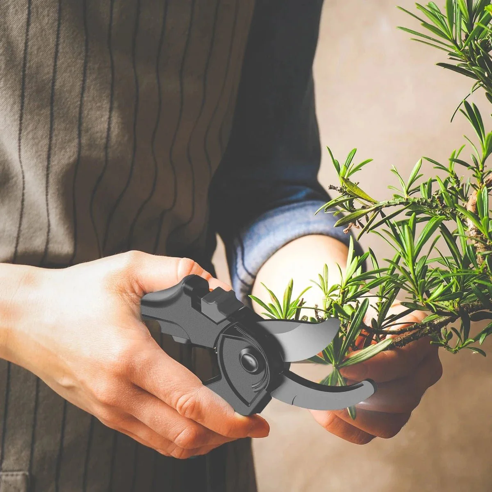 AC Infinity Stainless Steel Bypass Secateurs — Lifestyle